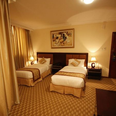 Caravan Hotel Addis Exteriör bild