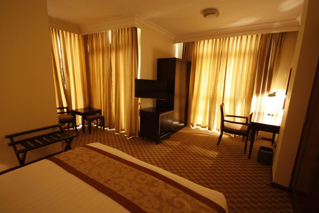 Caravan Hotel Addis Exteriör bild