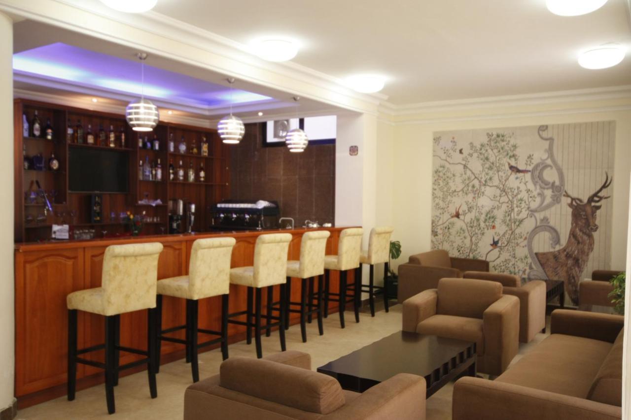 Caravan Hotel Addis Exteriör bild