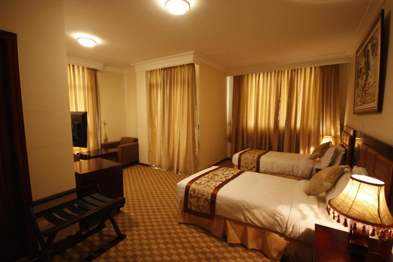 Caravan Hotel Addis Exteriör bild