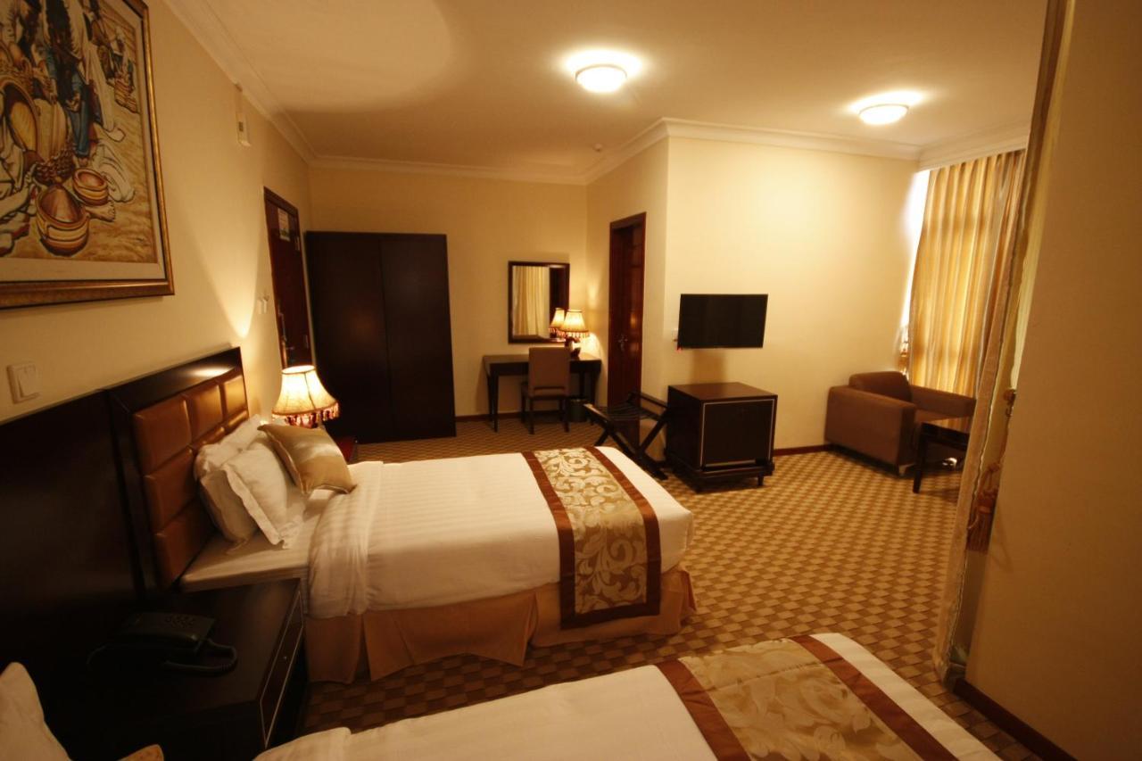 Caravan Hotel Addis Exteriör bild